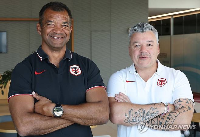 툴루즈 럭비 아카데미 에밀 은타막과 요안 포레 (서울=연합뉴스) 최재구 기자 = 툴루즈 럭비 아카데미 선수양성 매니저 에밀 은타막(왼쪽)과 툴루즈 럭비협회 스포츠 디렉터 요안 포레가 지난 24일 서울 종로구 연합뉴스 사옥에서 인터뷰하고 있다. 2026.4.26 jjaeck9@yna.co.kr