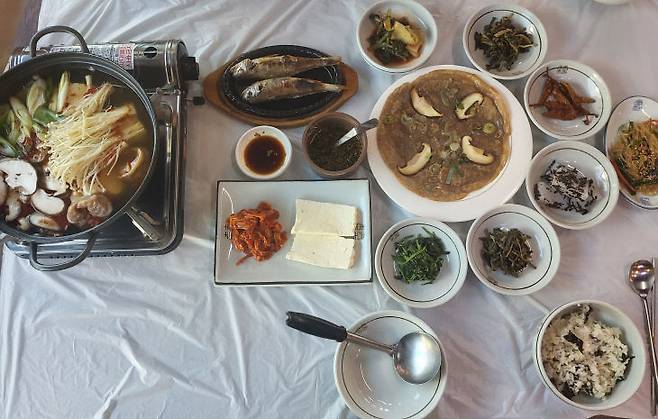 잣두부 전골과 잣두부 김치. (사진= 김영복 연구가)