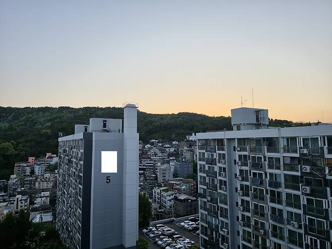 Expert RAW 모드에서 f/1.4 조리개를 활용해 감도를 ISO 12까지 낮춘 설정값으로 찍은 결과물 / 이광영 기자