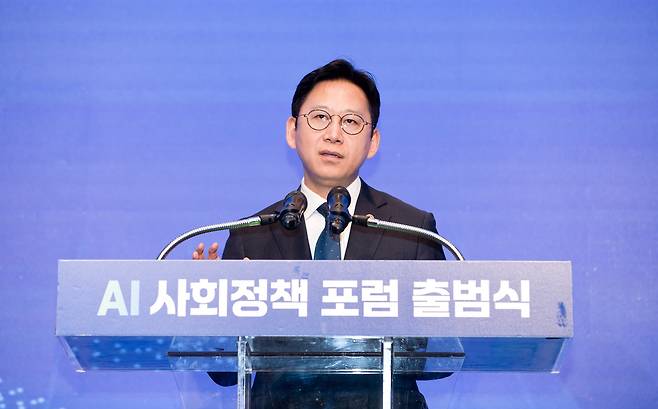 배경훈 부총리 겸 과기정통부 장관이 27일 서울 양재 엘타워에서 열린 'AI 사회정책 포럼' 출범식에서 환영사를 하고 있다. (과기정통부 제공)