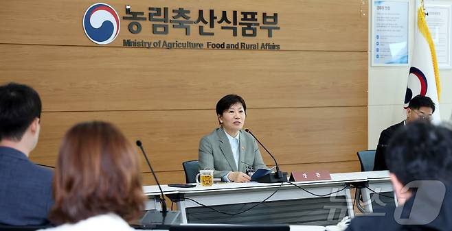 송미령 농림축산식품부 장관이 27일 세종시 정부청사에서 개최된 출입기자단 간담회에서 국정현안을 설명하고 있다. 2026.4.27 ⓒ 뉴스1 김기남 기자