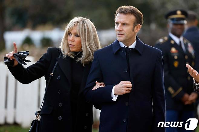 에마뉘엘 마크롱 프랑스 대통령과 부인 브리지트 여사. ⓒ AFP=뉴스1