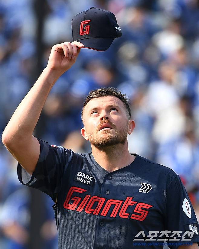 29일 대구 삼성라이온즈파크에서 열린 삼성과 롯데의 경기. 5회 투구를 마치고 마운드를 내려오는 롯데 선발 비슬리. 대구=송정헌 기자songs@sportschosun.com/2026.03.29/