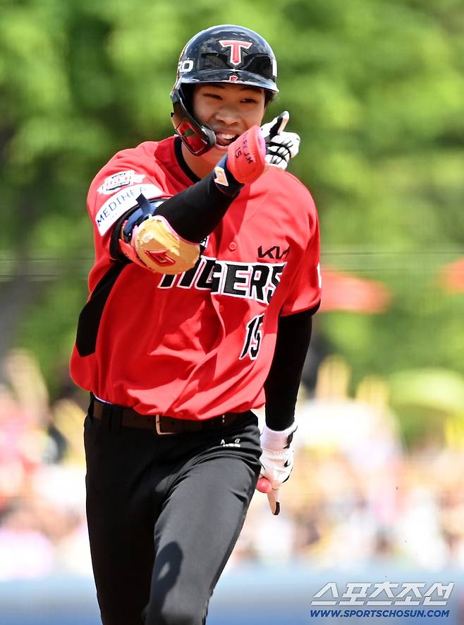 26일 광주KIA챔피언스필드에서 열린 롯데와 KIA의 경기. 1회말 박재현이 선두타자 홈런을 치고 베이스를 돌고 있다. 광주=허상욱 기자wook@sportschosun.com/2026.04.26/