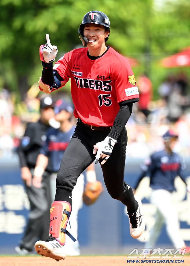 26일 광주KIA챔피언스필드에서 열린 롯데와 KIA의 경기. 1회말 박재현이 선두타자 홈런을 치고 베이스를 돌고 있다. 광주=허상욱 기자wook@sportschosun.com/2026.04.26/