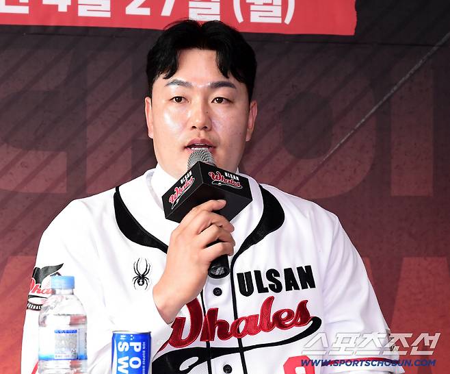 27일 울산 문수야구장에서 최지만 울산 웨일즈 입단식이 열렸다. 울산 입단 소감을 말하고 있는 최지만. 울산=송정헌 기자songs@sportschosun.com/2026.04.27/