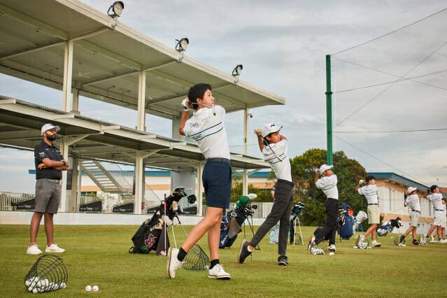 골프존 레드베터 아카데미 엡솜(GOLFZON Leadbetter Academy at Epsom) 야외 그룹 훈련 모습.