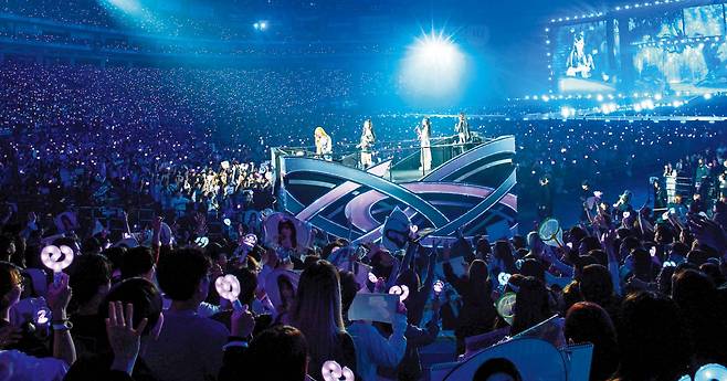 같은 날 도쿄돔에선 걸그룹 에스파가 3년 연속으로 단독 공연을 펼쳤다.