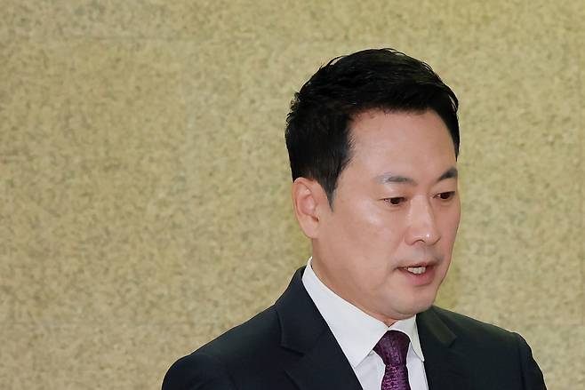 국민의힘 장동혁 대표가 27일 국회에서 열린 최고위원회의에 참석하고 있다. 연합뉴스