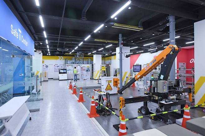 대전 중구에 위치한 SK텔레콤이 운영하는 '안전체험교육관(Safe T Center)' 내부 전경ⓒSK텔레콤