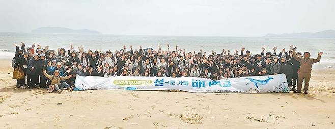 인천광역시교육청이 지난 10일 인천 승봉도에서 관내 중학생들을 대상으로 ‘섬으로 가는 바다학교 2026-1기’를 운영했다. [사진 인천광역시교육청]