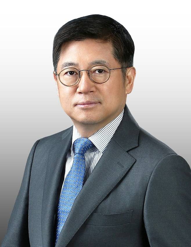 김이태 삼성카드 사장 약력 : 1966년생, 마산 경상고, 서울대 경영학과, 서울대 경영대학원 경영학 석사, 미주리대 재무학 박사, 1992년 36회 행정고시, 2007년 대통령비서실 서기관, 2008년 기획재정부 국제금융국 국부운용과장, 2016년 삼성전자 경영지원실 IR그룹 상무, 2022년 삼성전자 대외협력팀장 겸 글로벌미디어그룹장(부사장), 2023년 삼성벤처투자 대표이사 사장, 2024년 삼성카드 대표이사 사장(현). 사진=삼성카드