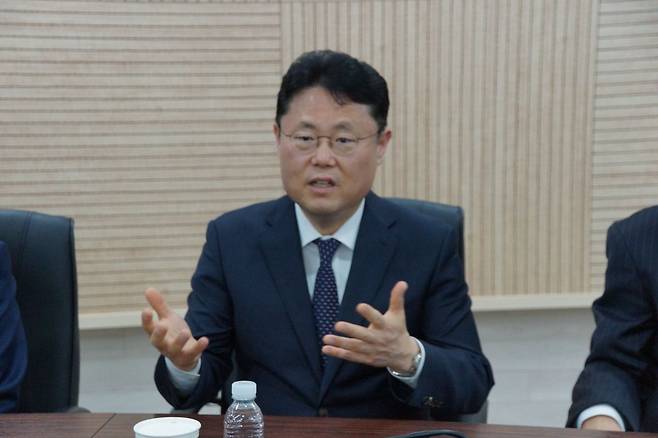 김형근 부교총 대표회장이 27일 고신대복음병원과 업무협약식에서 인사말을 하고 있다. 김 대표회장은 “이번 협약이 지역 성도들의 건강과 삶의 질을 실질적으로 높이는 계기가 되길 바라며 앞으로도 병원과 협력해 소외된 이웃을 돌보는 섬김과 나눔의 사역을 확대해 나가겠다”고 말했다.