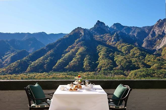 켄싱턴호텔 설악 설악산 권금성 전망의 애비로드. [이랜드파크]