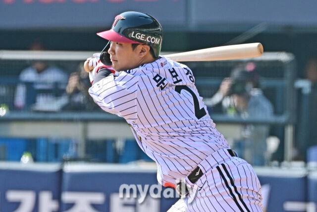 문보경이 타격하고 있다./마이데일리