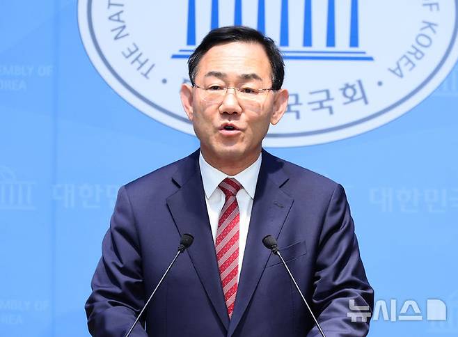 [서울=뉴시스] 김금보 기자 = 주호영 국회 부의장이 23일 오후 서울 여의도 국회 소통관에서 지방선거 대구시장 불출마 뜻을 밝히고 있다. 2026.04.23. kgb@newsis.com