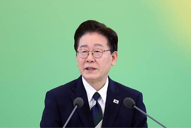 이재명 대통령이 4월 10일 청와대에서 열린 민주노총 초청 간담회에서 발언하고 있다. 뉴시스