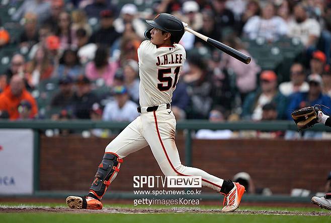 ▲ 샌프란시스코 자이언츠 한국인 메이저리거 이정후가 마이애미 말린스전에서&nbsp;4안타 경기를 치르며 시즌 타율을 .313로 끌어 올리는데 성공했다. 한때 1할대 타율에 시달렸던 이정후였기에 극적인 반전이 아닐 수 없다.