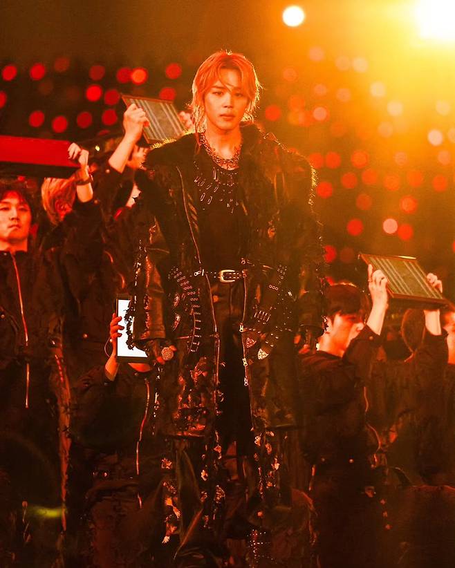 "이게 바로 화보!" 방탄소년단 지민, 무대 위 '초신성'