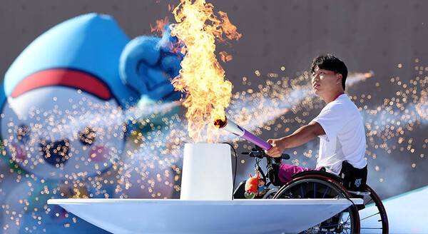 경기도장애인체육대회, 광주서 개막 팡파르…대회 첫 날 다관왕 20명 나와...사진은 성화 점화 모습.(사진제공=경기도장애인체육회)