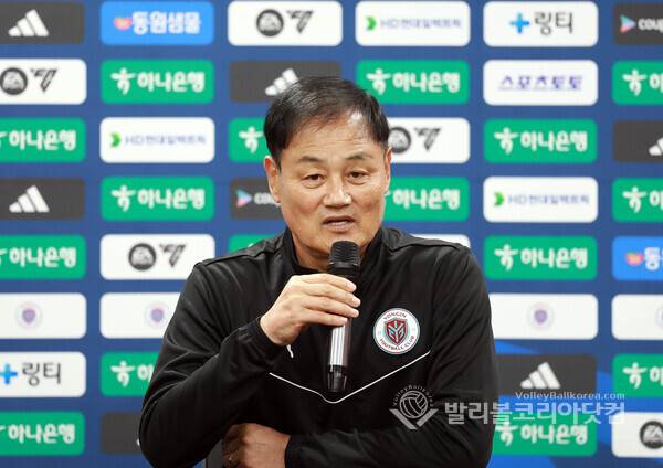 용인FC 최윤겸 감독.2026.03.29.(사진=김경수 기자/ 발리볼코리아닷컴 DB자료)