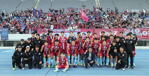 '창단 첫 승' 용인FC, 김해FC 4-1로 대파…가브리엘 선제골·석현준 멀티골 맹활약...사진은 용인FC 창단 첫승, 선수들 인증 샷.(사진출처=용인FC SNS 캡쳐)