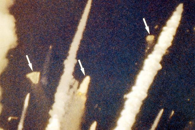 폭파된 인공위성의 파편 폭파된 인공위성의 파편(본사자료) 2000.7.14