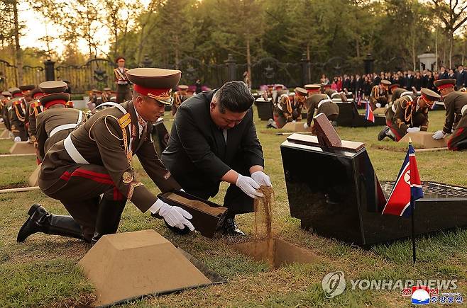 북한, 파병기념관 준공식 개최 (평양 조선중앙통신=연합뉴스) 김정은 북한 국무위원장이 지난 26일 평양에서 러시아 쿠르스크 해방작전 종결 1주년을 맞아 거행된 '해외군사작전 전투위훈기념관' 준공식에 참석했다고 조선중앙통신이 27일 보도했다. 2026.4.27 
    [국내에서만 사용가능. 재배포 금지. For Use Only in the Republic of Korea. No Redistribution] nkphoto@yna.co.kr