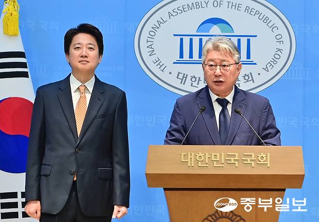 조응천 개혁신당 경기도지사 후보가 28일 오전 서울 여의도 국회 소통관에서 기자회견을 열고 출마선언을 하고 있다. 임채운기자