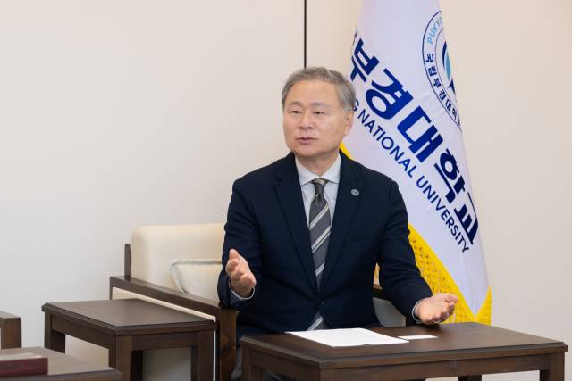 배상훈 국립부경대 총장이 ‘PKNU 2035’ 미래 비전에 대해 설명하고 있다. 국립부경대 제공