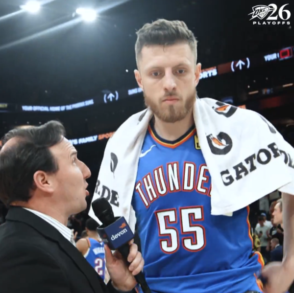 경기 후 인터뷰하는 하텐슈타인(사진=오클라호마시티 썬더 SNS)