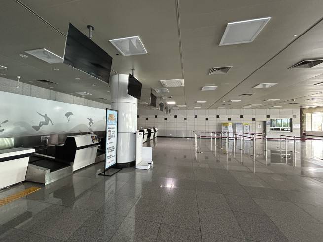 양양국제공항 국제선 출국장 카운터. 조명과 전광판이 꺼진 채 운영이 중단된 모습이다.(천상우 1000tkddn@)