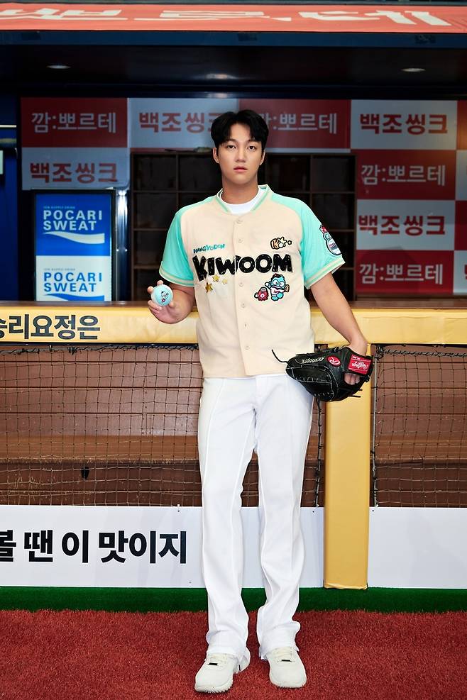 키움이 산리오 인기 캐릭터 ‘한교동’과 협업 상품을 출시한다. 사진 | 키움 히어로즈