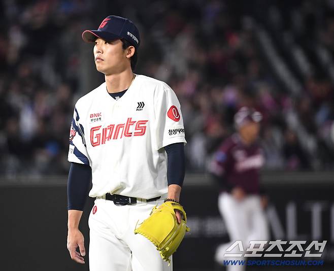 28일 부산 사직야구장에서 열린 롯데와 키움의 경기. 6회 투구를 마친 롯데 현도훈. 부산=송정헌 기자songs@sportschosun.com/2026.04.28/