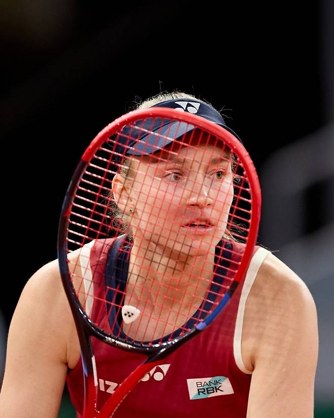 마드리드 오픈 16강전에서 덜미를 잡힌 세계 2위 엘레나 리바키나. 게티이미지