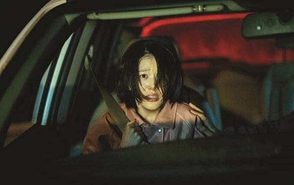 김혜윤, 이종원, 장다아 등이 열연한 ‘살목지’는 기이한 소문이 끊이지 않는 저수지에 촬영팀이 찾아가면서 벌어지는 이야기를 그린다.&nbsp;