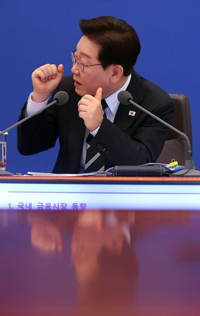이재명 대통령이 28일 청와대에서 열린 국무회의 겸 비상경제점검회의에서 발언하고 있다. 연합뉴스