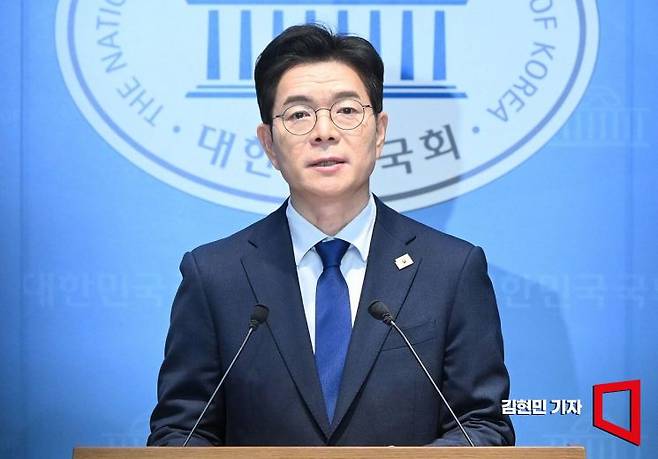 정원오 더불어민주당 6·3 지방선거 서울시장 후보가 10일 서울 여의도 국회 소통관에서 기자회견을 하고 있다. 2026.4.10 김현민 기자