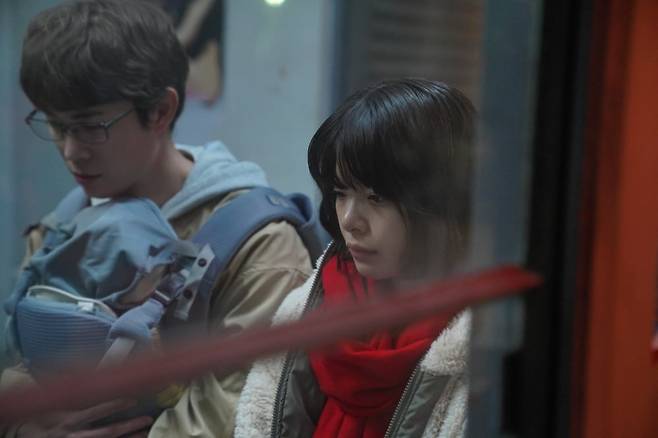 이렇게 가까이 있는데 이다지도 멀게 느껴지는. 영화 '사토상과 사토상'의 연인입니다./엣나인필름