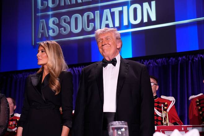 25일 워싱턴 힐튼 호텔에서 열린 '백악관 출입기자단 연례 만찬'(WHCD) 행사장/EPA 연합뉴스