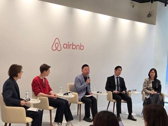 이날 현장에서는 에어비앤비 체험 호스트 온지음 레스토랑 박성배 헤드 셰프와 관광통역안내사 겸 방송인 파비앙, 한국민박업협회 채보영 회장 등이 참석한 패널 토론도 진행됐다.ⓒ데일리안 남가희 기자