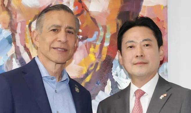 대럴 아이사 미국 공화당 하원의원(왼쪽)과 장동혁 국민의힘 대표. 김민수 국민의힘 최고위원 스레드 갈무리