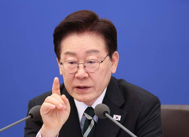 이재명 대통령이 28일 청와대에서 열린 국무회의 겸 비상경제점검회의에서 발언하고 있다. 뉴시스