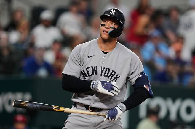 <yonhap photo-2702=""> 28일(한국시간) 텍사스전 저지의 모습. (AP Photo/Tony Gutierrez)/ <저작권자 ⓒ 1980~2026 ㈜연합뉴스. 무단 전재 재배포 금지, AI 학습 및 활용 금지></yonhap>