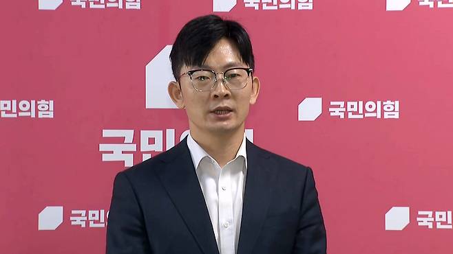 발언하는 국민의힘 박충권 원내수석대변인