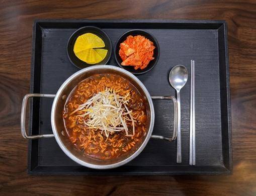 괴산매운고추라면. [사진=한국도로공사 충북본부]