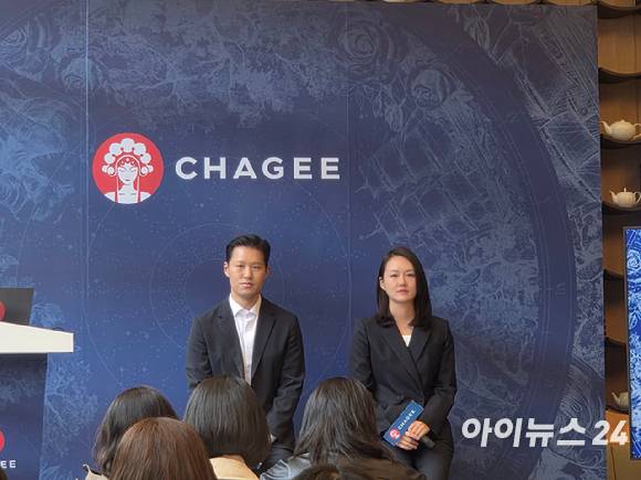 김좌현(왼쪽) 차지 코리아 대표가 한국 진출을 앞두고 28일 서울 강남 차지 플래그십스토어에서 열린 미디어 데이에서 브랜드 전략 등을 설명했다. [사진=전다윗 기자]