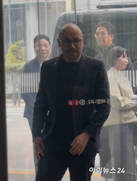 데미스 하사비스 구글 딥마인드 최고경영자(CEO)가 28일 오후 2시 56분께 서울 서초구 삼성전자 사옥을 방문하고 있다. [사진=권서아 기자]