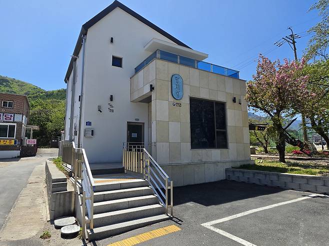 화채랑 센터 1층 빨래방, 2층 설악스테이로 구성된 복합공간이다.