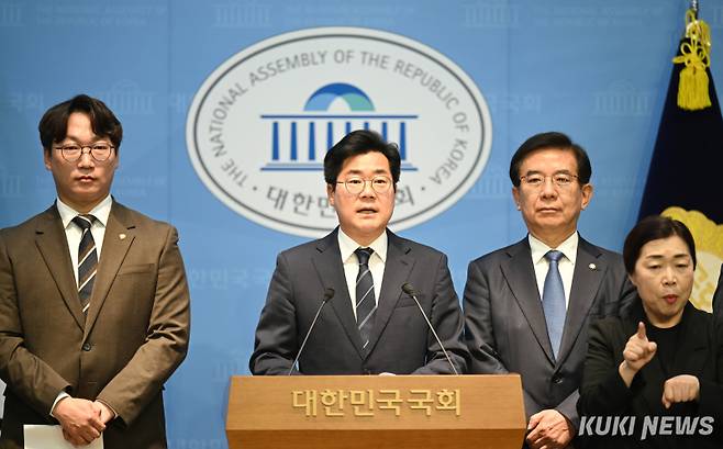 박찬대 더불어민주당 인천시장 후보가 28일 서울 여의도동 국회 소통관에서 열린 인천바이오과학기술원 설립 제안 기자회견에서 발언하고 있다.
